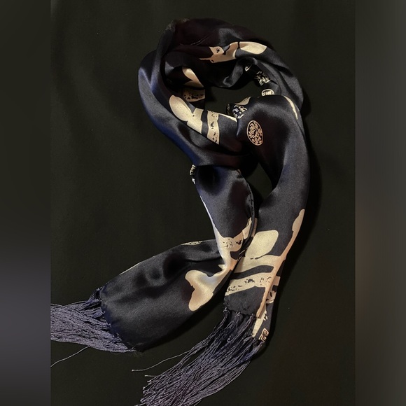 New Silk Navy Blue and Cream 100% Silk Scarf. New in box. - Picture 1 of 4
